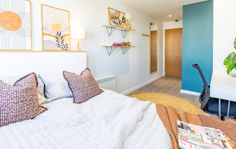 Gold En Suite, New Orient House, Station Court, Imperial Road, Fulham, London - Image 1